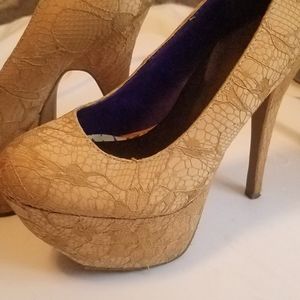 Dollhouse nude lace platform pumps size 7.5